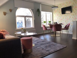 Egyptian cotton sheets, premium bedding, down duvets, pillow-top beds