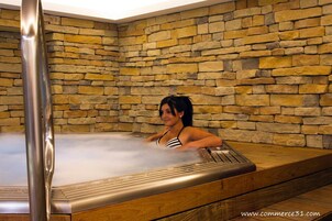 Un sauna, una bañera de hidromasaje, baño turco