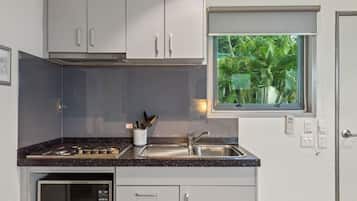 Estudio superior | Cocina privada | Nevera en la zona común y microondas en la zona común