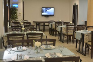 Der serveres morgenmad, frokost og aftensmad