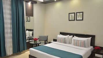Standard Room, 1 Double Bed | Premium bedding, in-room safe, individually decorated, desk