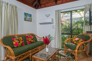 1 Bedroom Tropical Villas | Living area - The Cooks Oasis (Rarotonga)