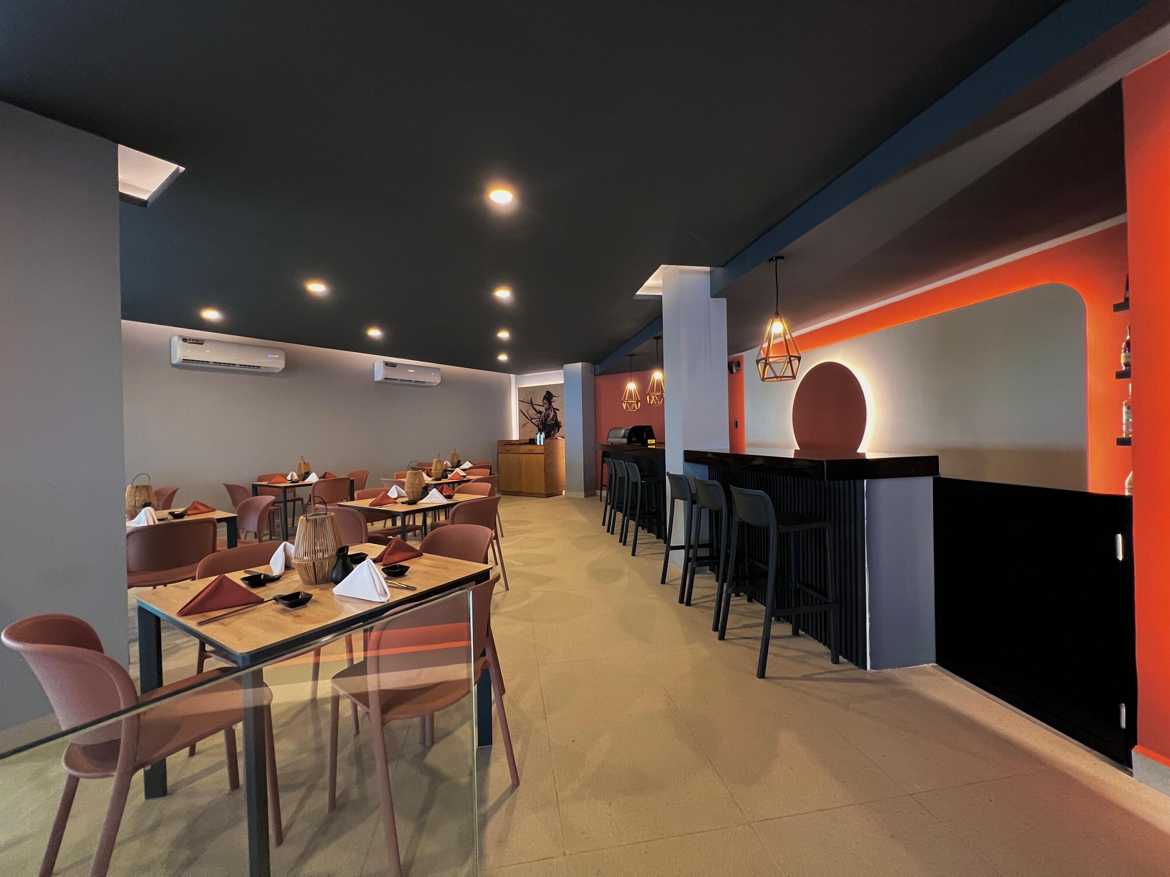 7 restaurants; breakfast, lunch and dinner served 