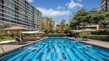 Outdoor pool, sun loungers