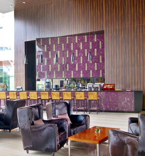 Bar (on property) - Crowne Plaza Guangzhou Huadu by IHG (Guangzhou)