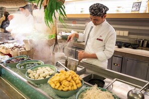 Daily buffet breakfast for a fee - Crowne Plaza Guangzhou Huadu by IHG (Guangzhou)