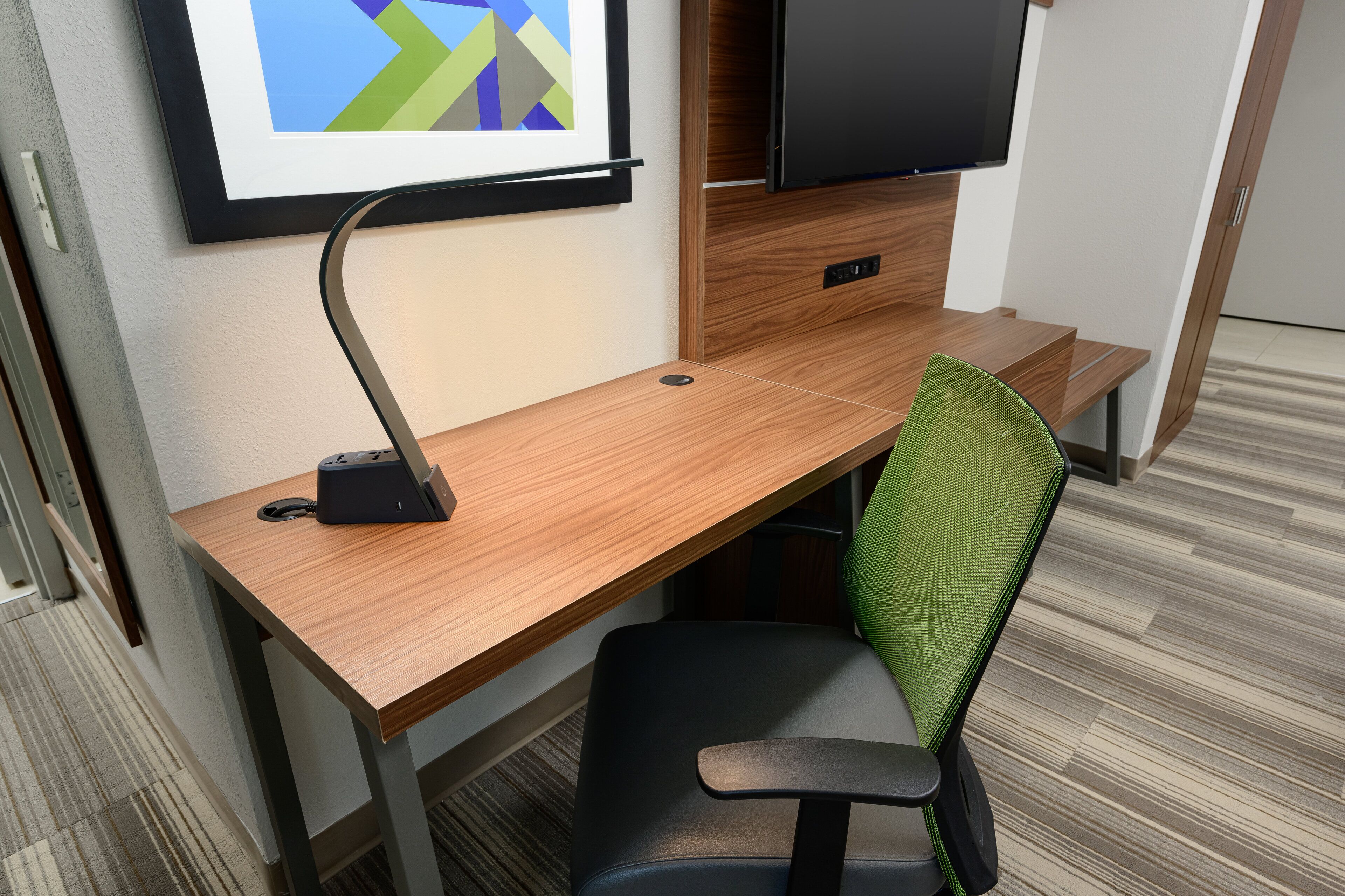 standard room, 1 king bed with sofa bed (wet bar) | 1 bedroom, in-room safe, individually furnished, desk