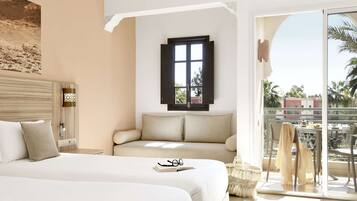 Minibar, individually decorated, individually furnished, desk