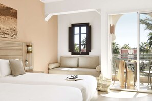 Minibar, individually decorated, individually furnished, desk