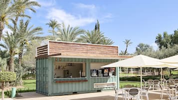 3 bars/lounges, lobby lounge, rooftop bar
