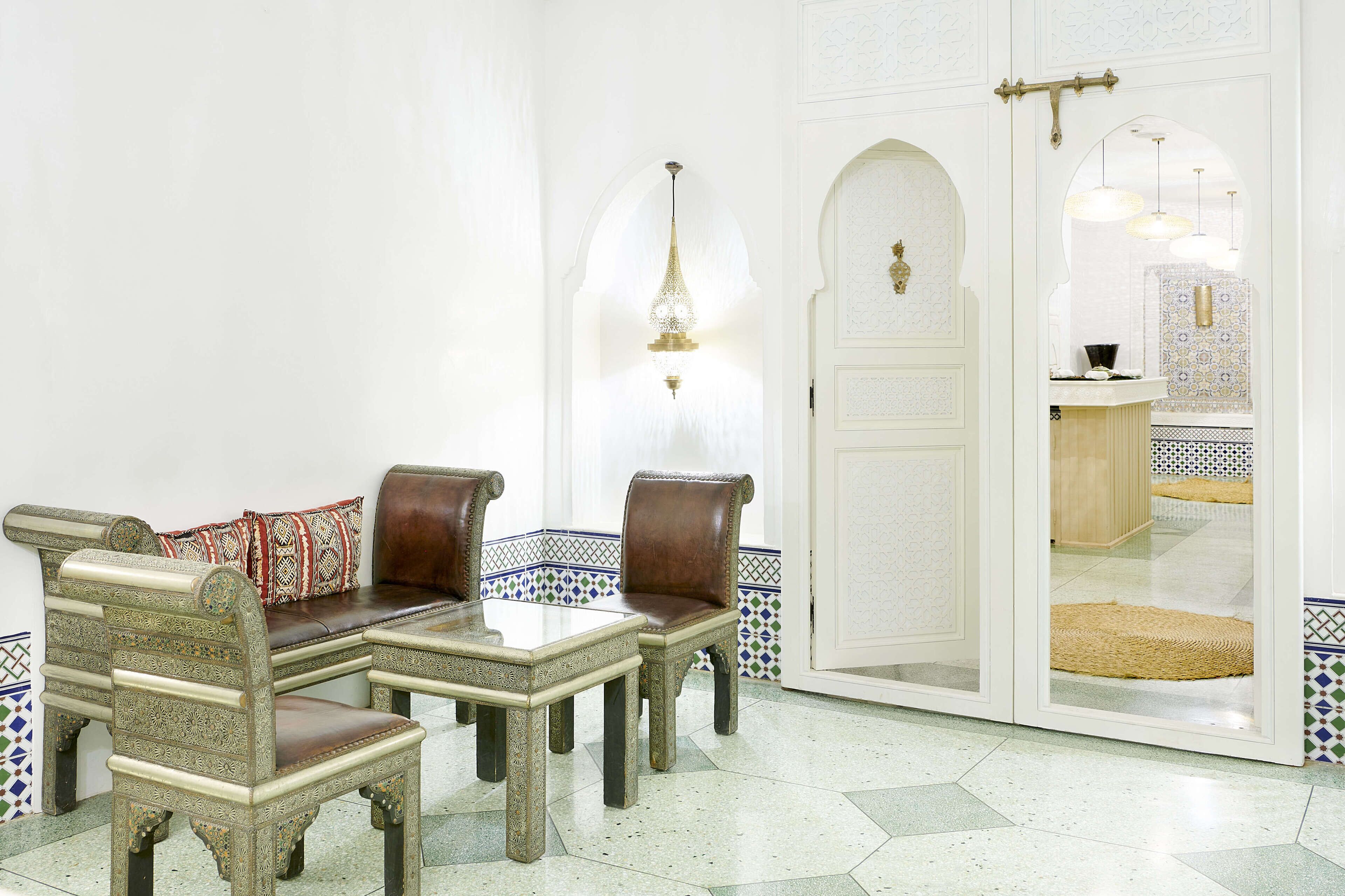 body treatments, body wraps, body scrubs, facials, 4 treatment rooms