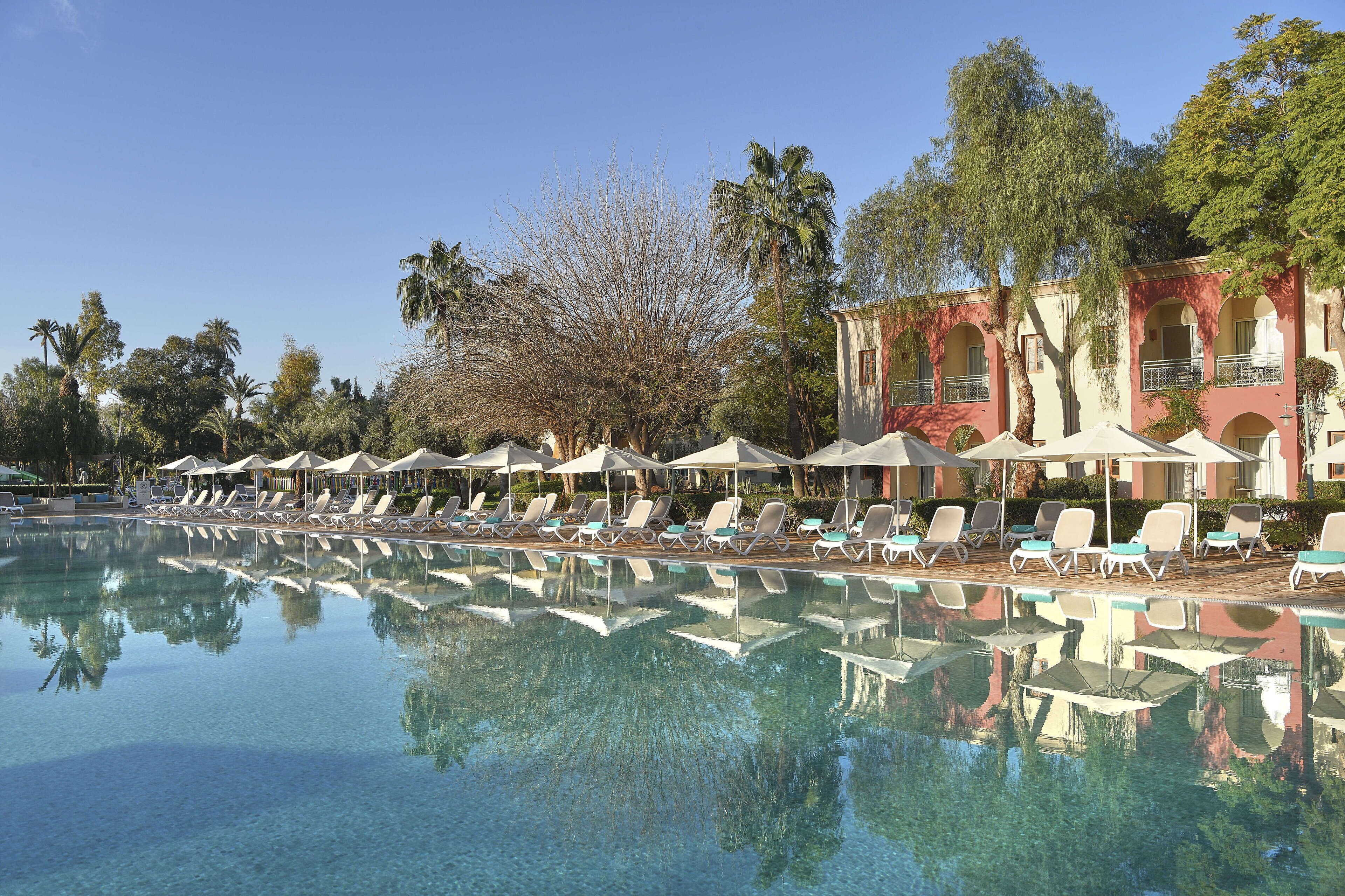 3 outdoor pools, pool umbrellas, pool loungers