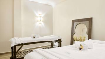 Relax in style with a spacious bed, a wall-mounted mirror, and a comfortable bench.