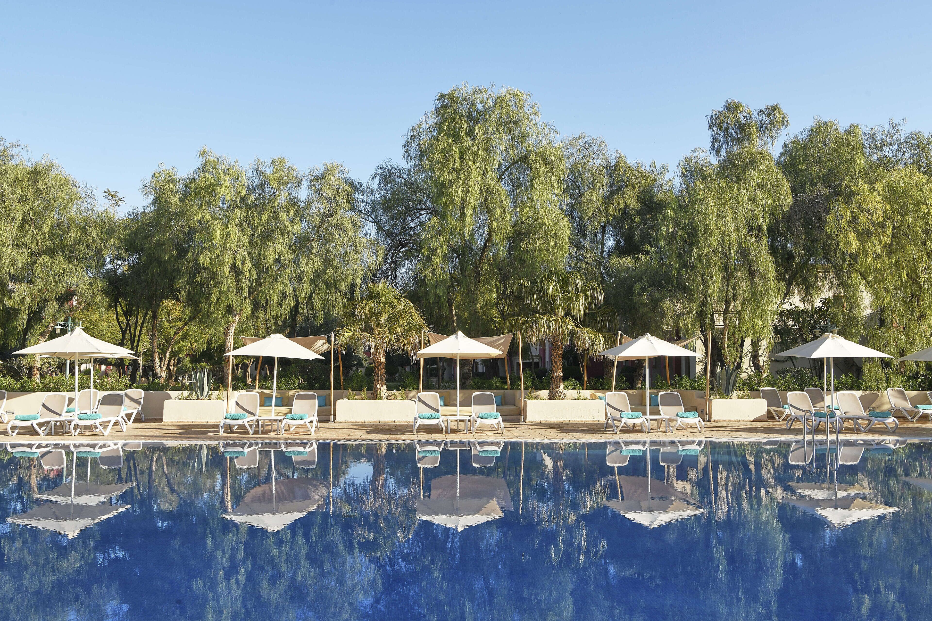 3 outdoor pools, pool umbrellas, pool loungers