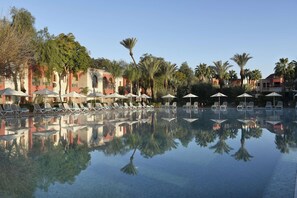 3 outdoor pools, pool umbrellas, pool loungers