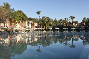 3 outdoor pools, pool umbrellas, sun loungers