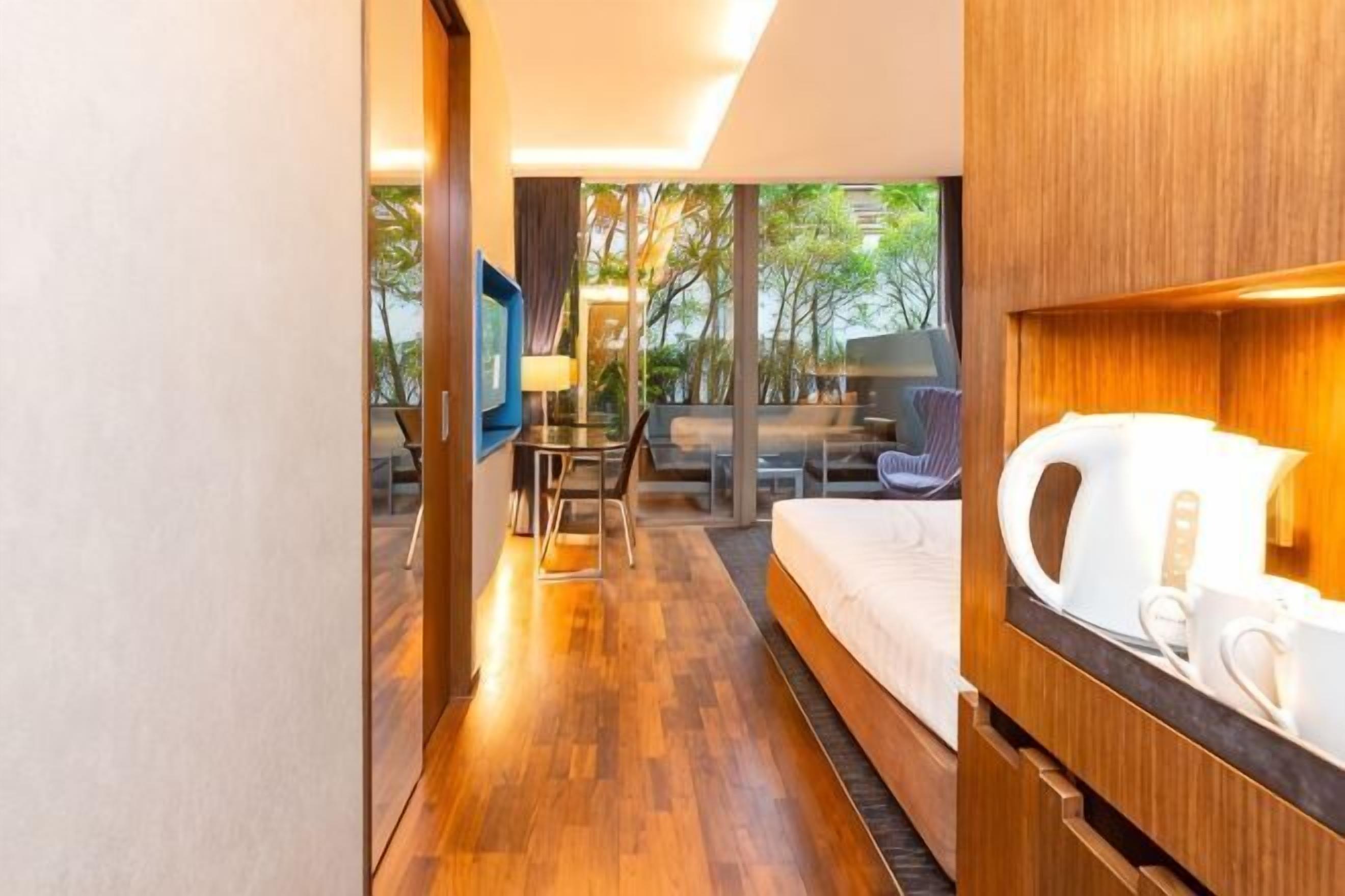 In-room safe, individually furnished, desk, laptop workspace