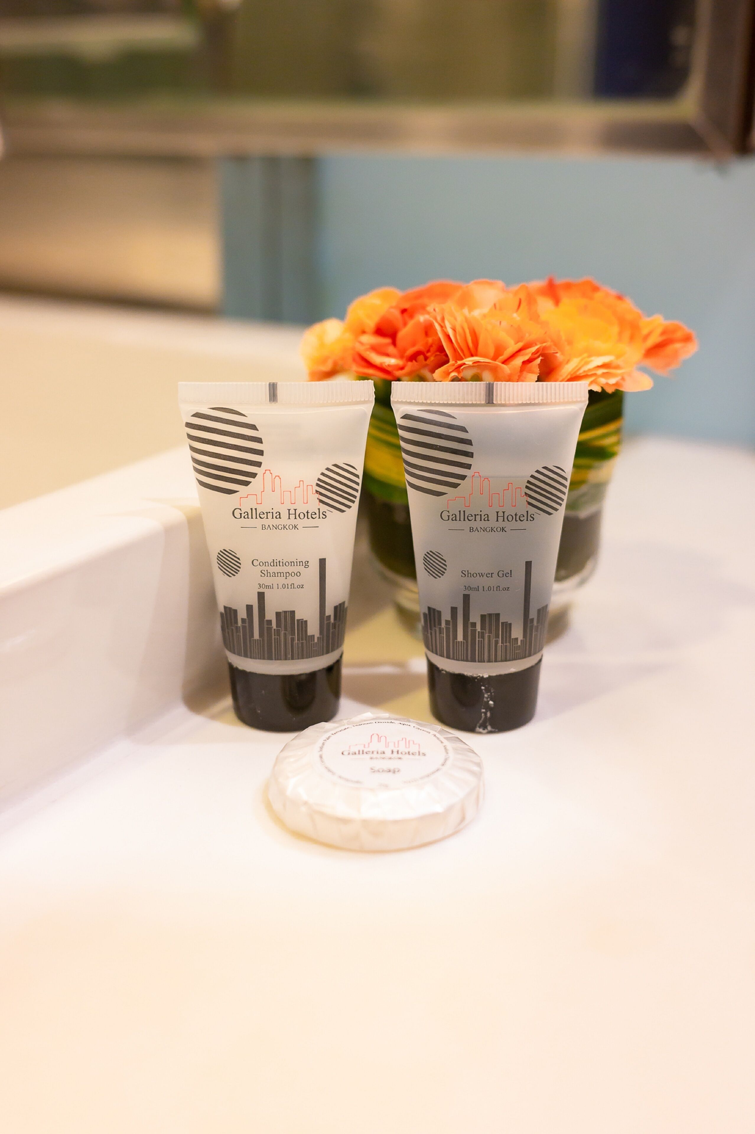 shower, rainfall showerhead, free toiletries, hair dryer