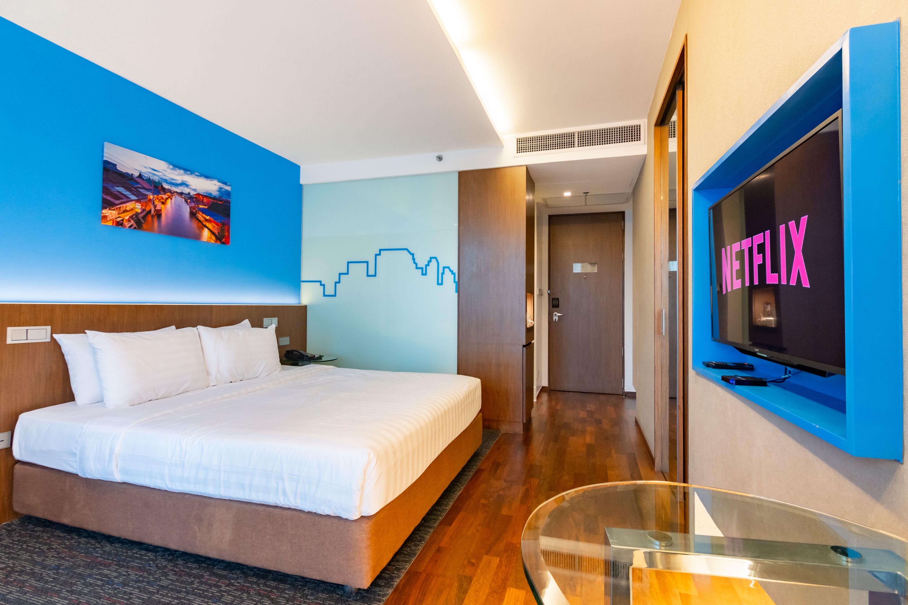 deluxe g | in-room safe, individually furnished, desk, laptop workspace