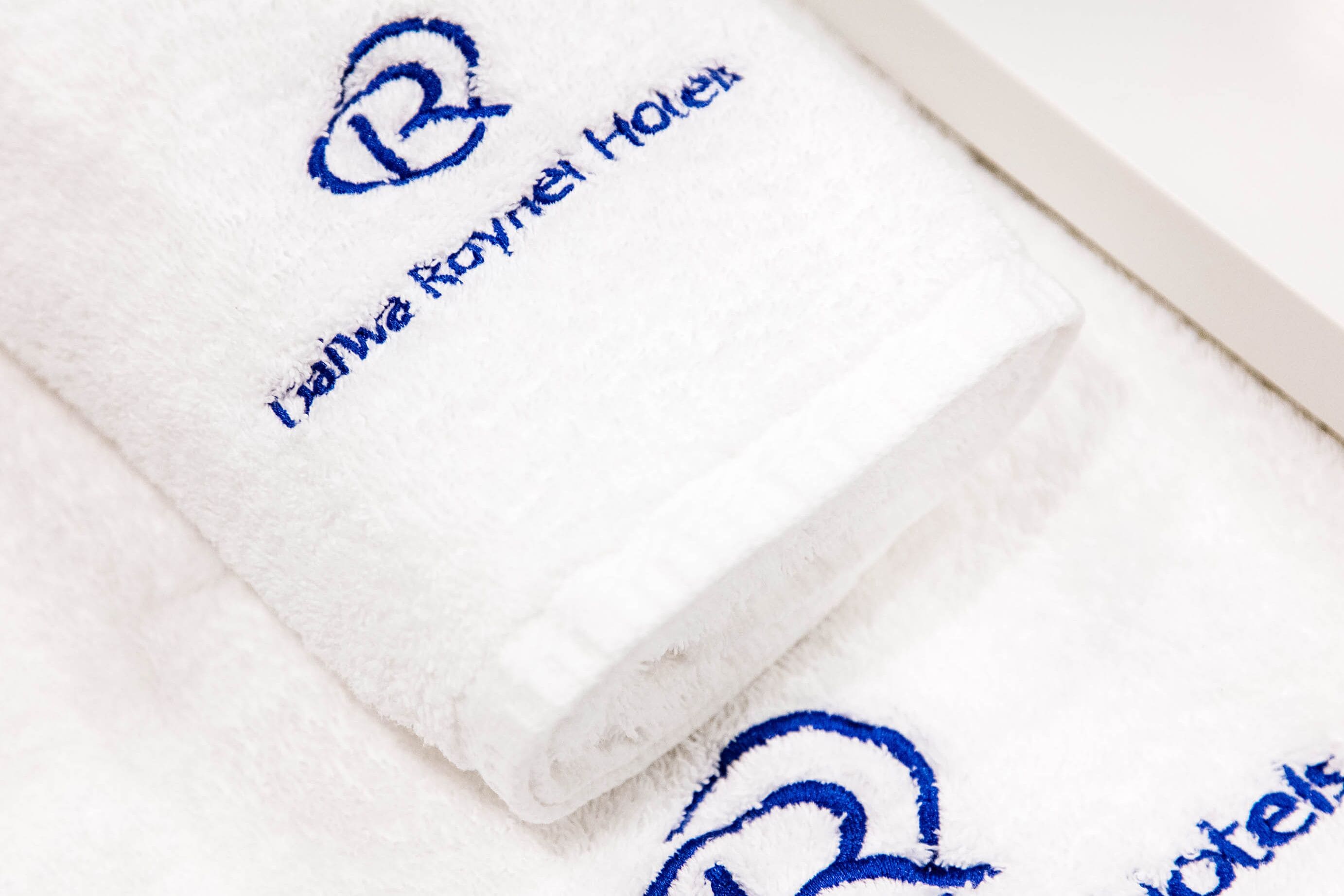 combined shower/bathtub, free toiletries, hair dryer, slippers