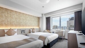 A hotel room with two beds, a desk, a chair, and a large window with a city view. - Daiwa Roynet Hotel Kyoto Hachijoguchi (Kyoto)