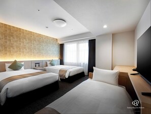 Universal Triple Room, Non Smoking | 1 bedroom, premium bedding, down comforters, blackout drapes