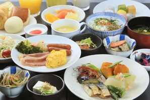 Daily buffet breakfast (JPY 1540 per person)