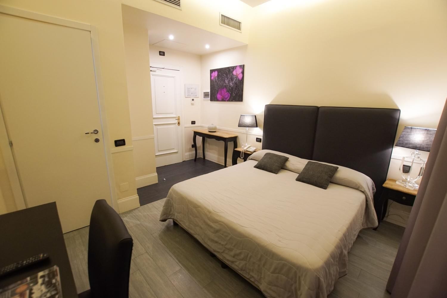 Minibar, coffres-forts dans les chambres, bureau, chambres insonorisées