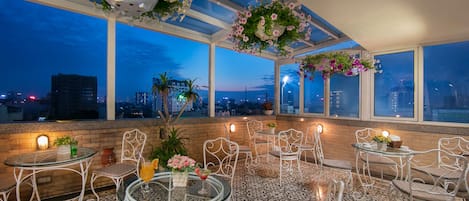 Der serveres morgenmad, frokost og aftensmad