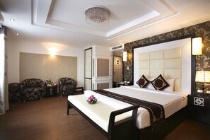 Suite, 1 kingsize bed, uitzicht op stad | Kameruitzicht