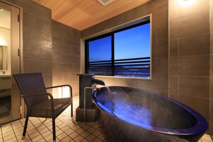 舒适套房, 多张床, 无烟房, 私人浴室 | 浴室 | 吹风机、电子马桶、毛巾