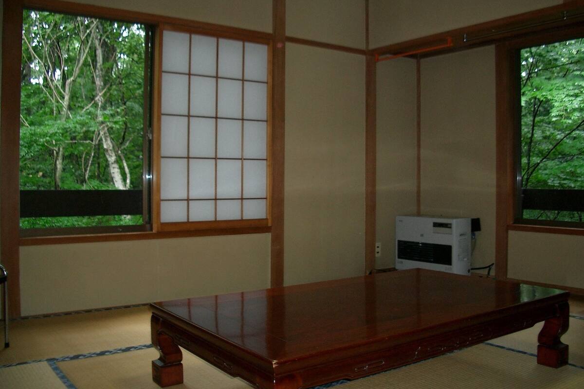 Traditional-Zimmer, Gemischter Schlafsaal (Japanese Style with 6 Tatami-mats) | Essbereich im Zimmer