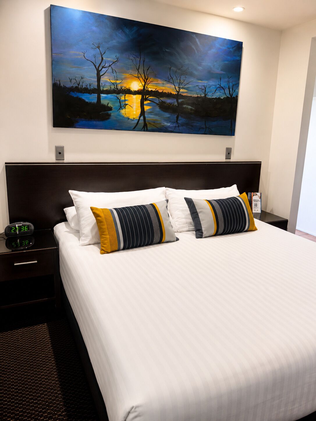 Superior Room, 1 Queen Bed | Minibar, desk, laptop workspace, iron/ironing board