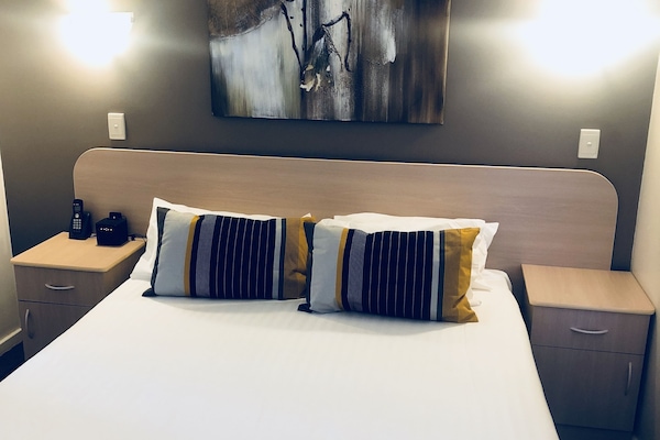 Standard Room, 1 Queen Bed