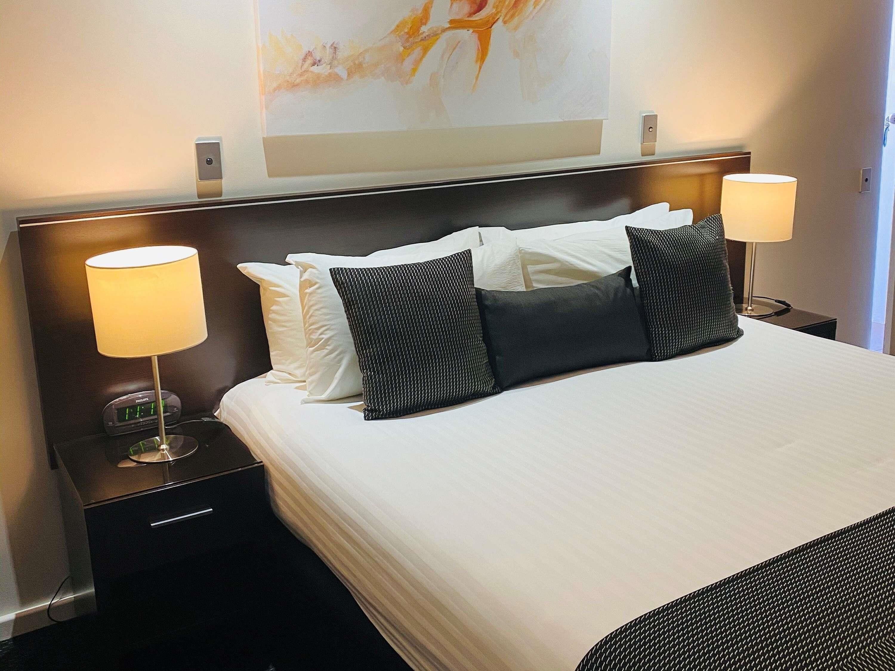 Habitación superior, 1 cama Queen size | Minibar, decoración personalizada, muebles diferentes y escritorio 