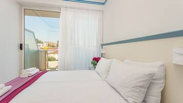 Superior-Apartment, 2 Schlafzimmer, Balkon | 1 Schlafzimmer, Zimmersafe, Verdunkelungsvorhänge, kostenlose Babybetten