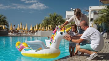 Piscine extérieure (ouverte en saison)