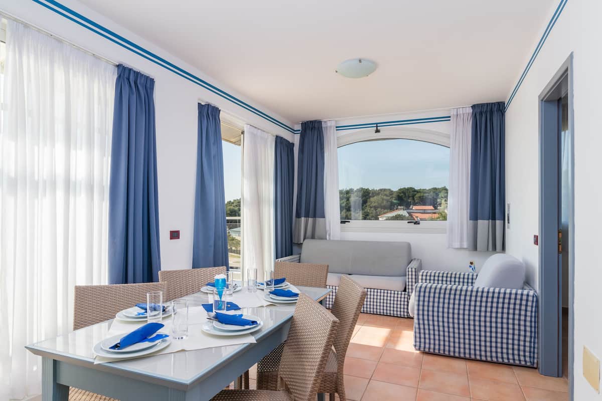 Superior Apartment, 2 Bedrooms, 2 Bathrooms, Sea View | Living area | TV, table tennis