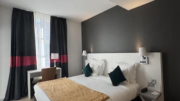 In-room safe, soundproofing, free WiFi, bed sheets