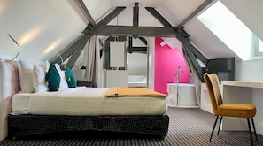 Family Room, 1 Queen Bed, Non Smoking (with Sofabed)
