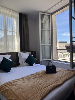 Cofres nos quartos, quartos à prova de som, Wi-Fi de cortesia