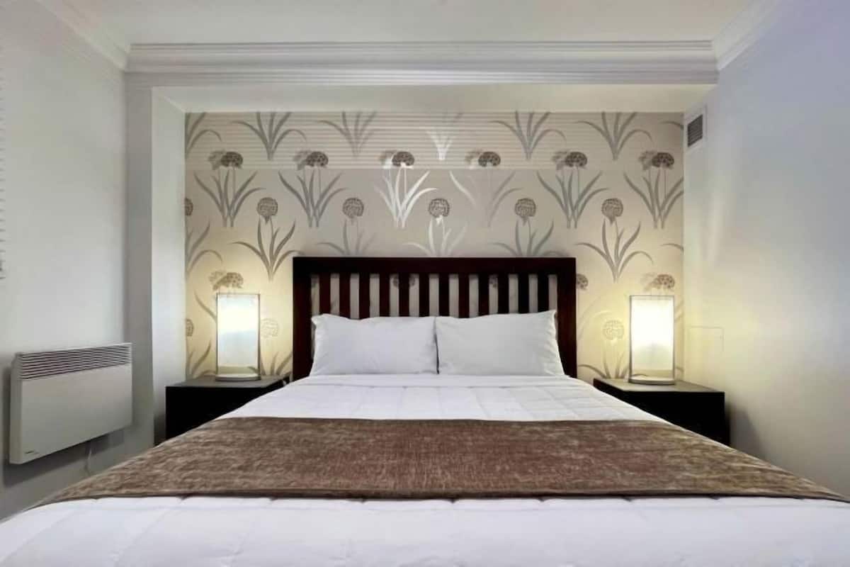 2 bedrooms, iron/ironing board, free WiFi, bed sheets