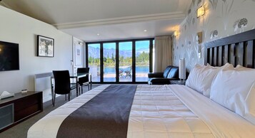 Estúdio, vista para o lago | Ferros/tábuas de passar roupa, Wi-Fi de cortesia, roupa de cama