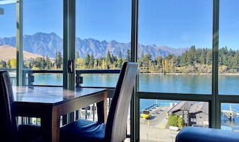 Penthouse 2 Bedroom 1 Bathroom Apartment | Lake view