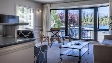 2 bedroom 2 bathroom apartment, Lake view | Living area | 40-inch TV with satellite channels, fireplace