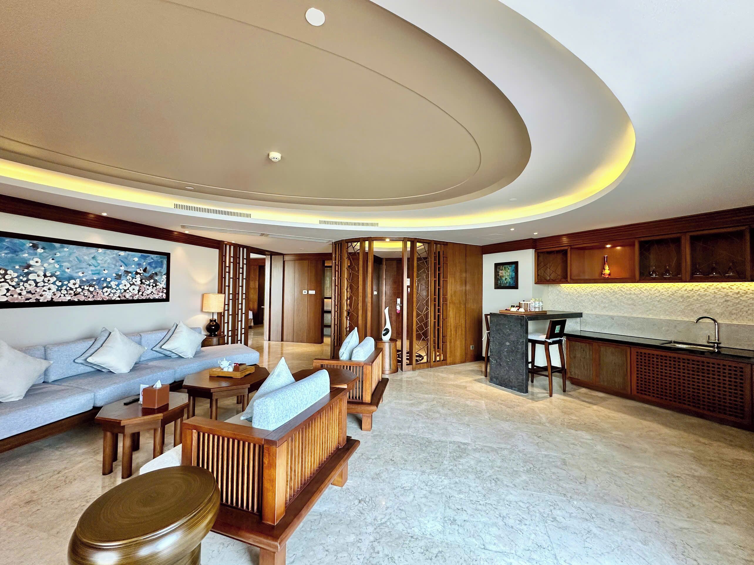 Suite, 1 Bedroom, Ocean View | Down comforters, minibar, in-room safe, desk