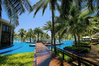 Crowne Plaza Danang by IHG