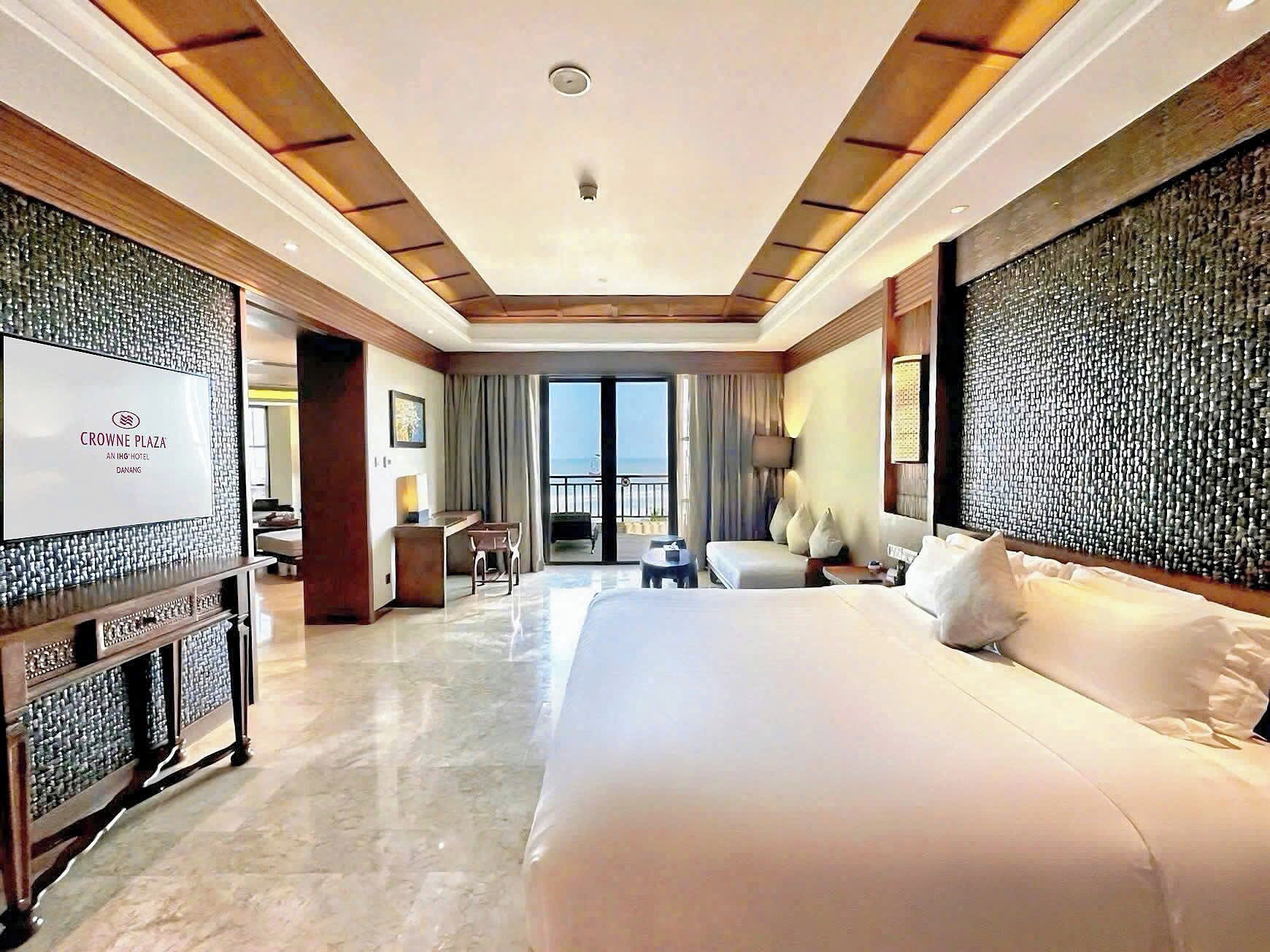 Suite, 1 kamar tidur, pemandangan samudra | Selimut bulu angsa, minibar, brankas, dan meja kerja