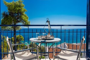 Twin or Double Room Sea View | 阳台景观