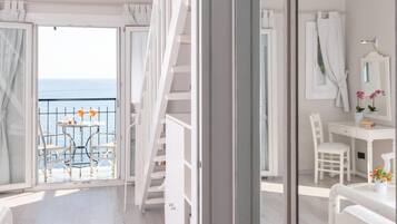 Egyptian cotton sheets, in-room safe, desk, soundproofing